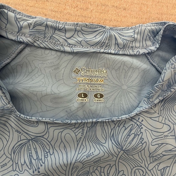 [L] Columbia Titanium Gray Blue Short Cap Sleeve Floral T-Shirt NWOT - Picture 2 of 8